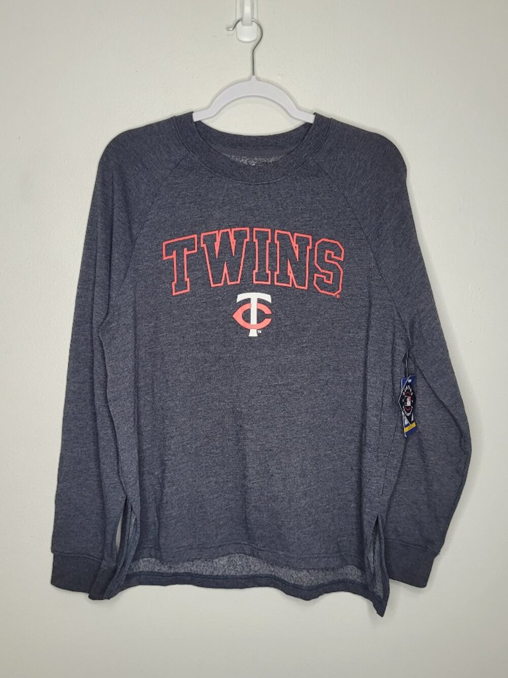 Twins women's navy blue baseball long sleeve pull over sweater size M NWT